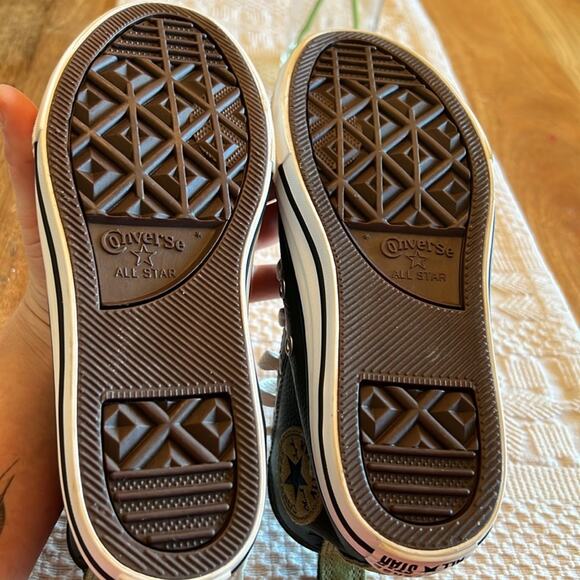 Chuck Taylor Sherpa lined leather youth size 2 - Picture 8 of 10